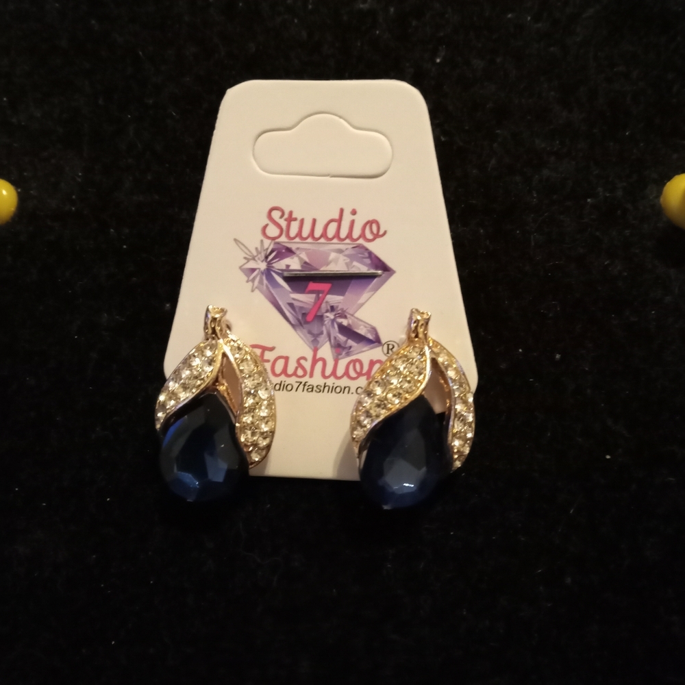 Jewelry - Picture 10 of 12